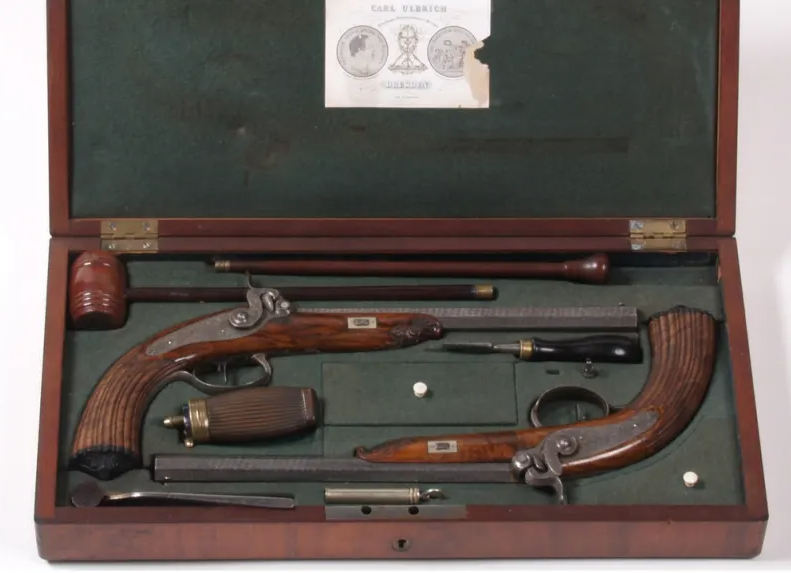 Les pistolets du duel qui coûta la vie au poète russe Alexandre Pouchkine. (Photo archives municipales Amboise)